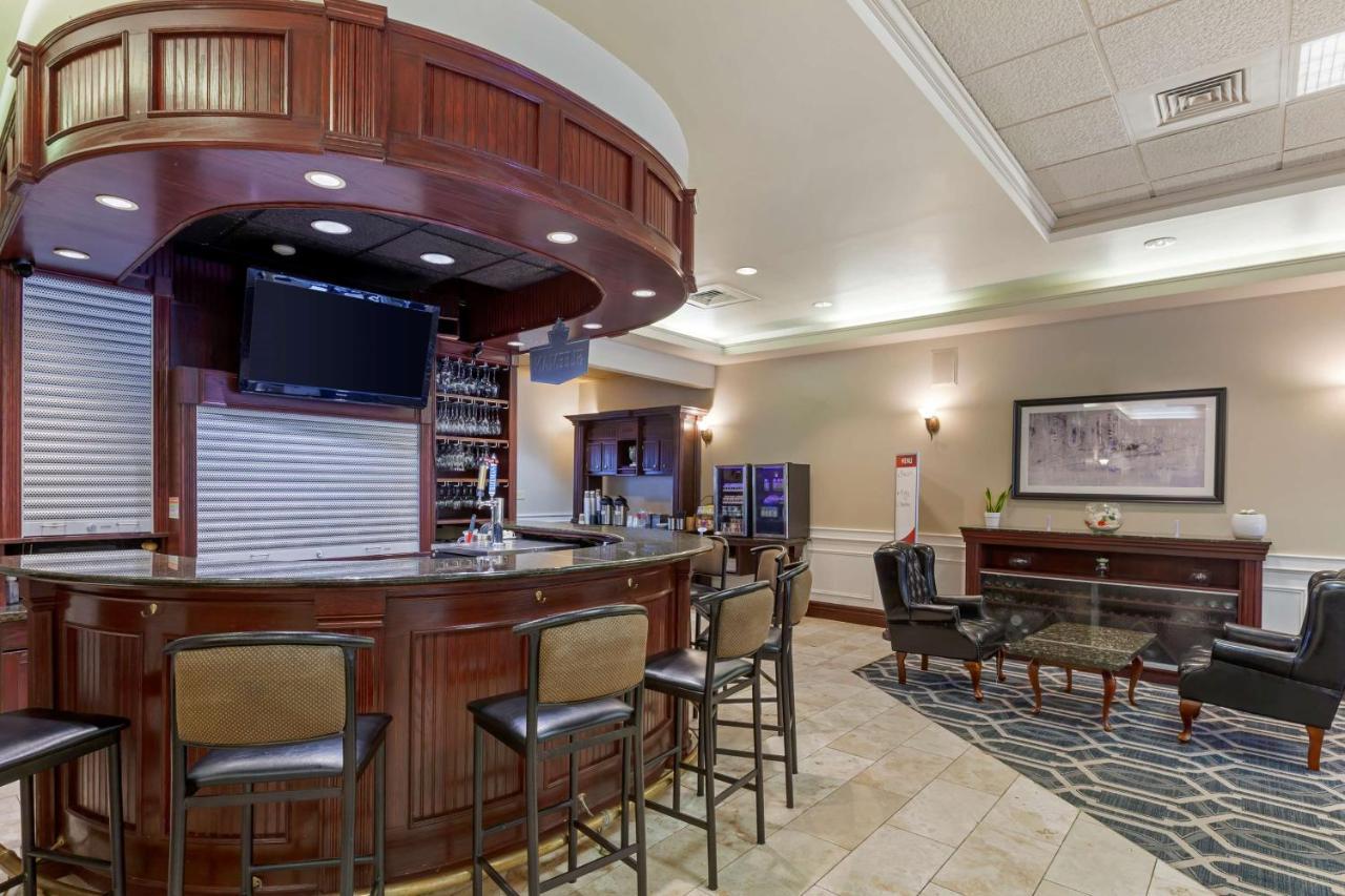 Best Western Plus Orillia Hotel Экстерьер фото