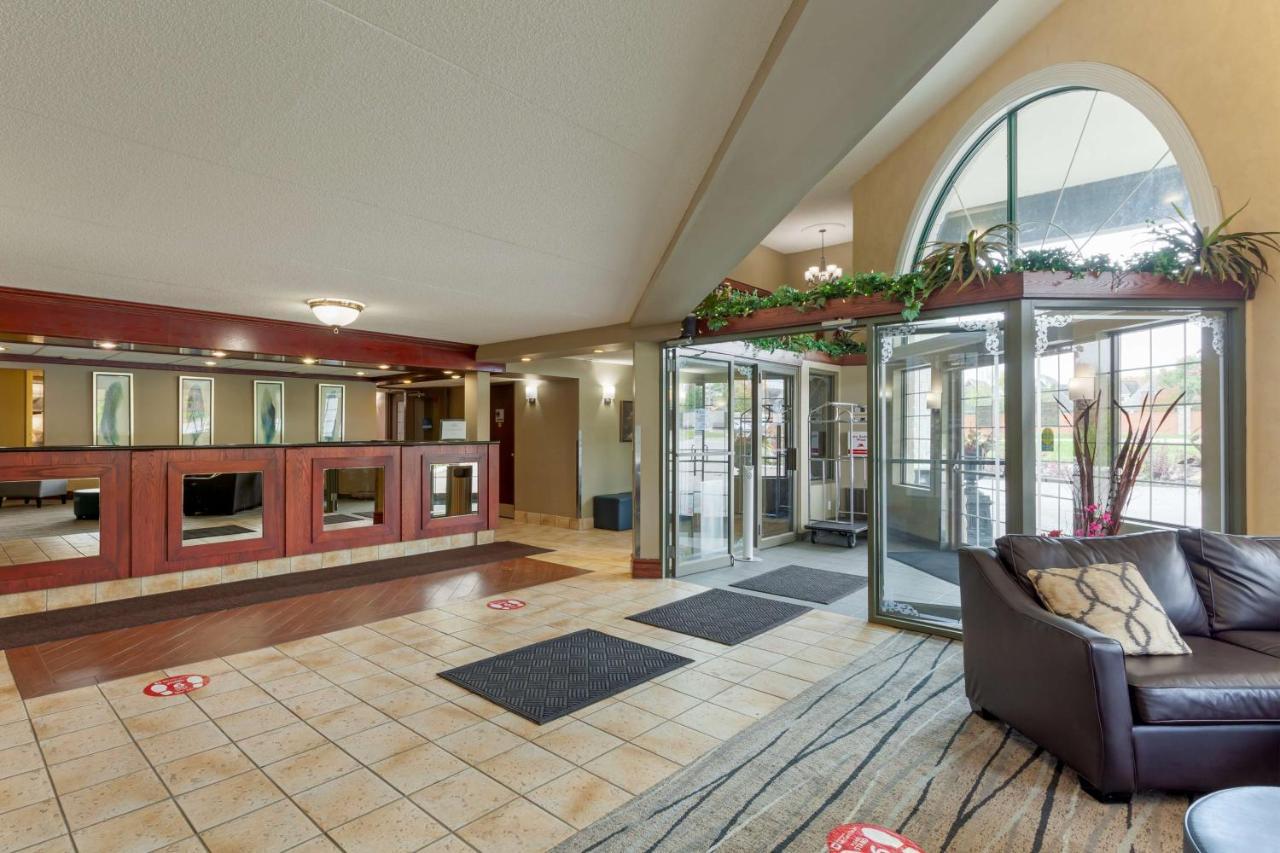 Best Western Plus Orillia Hotel Экстерьер фото