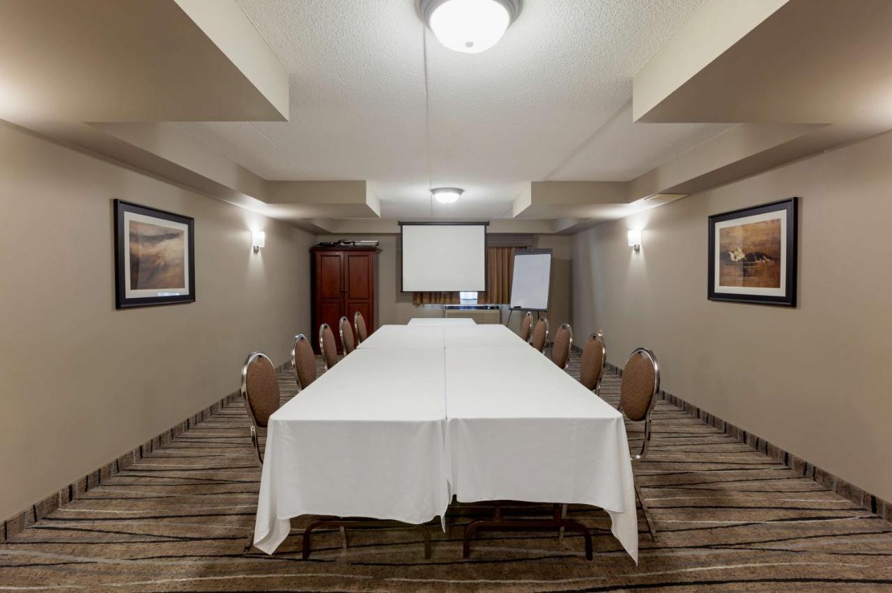 Best Western Plus Orillia Hotel Экстерьер фото
