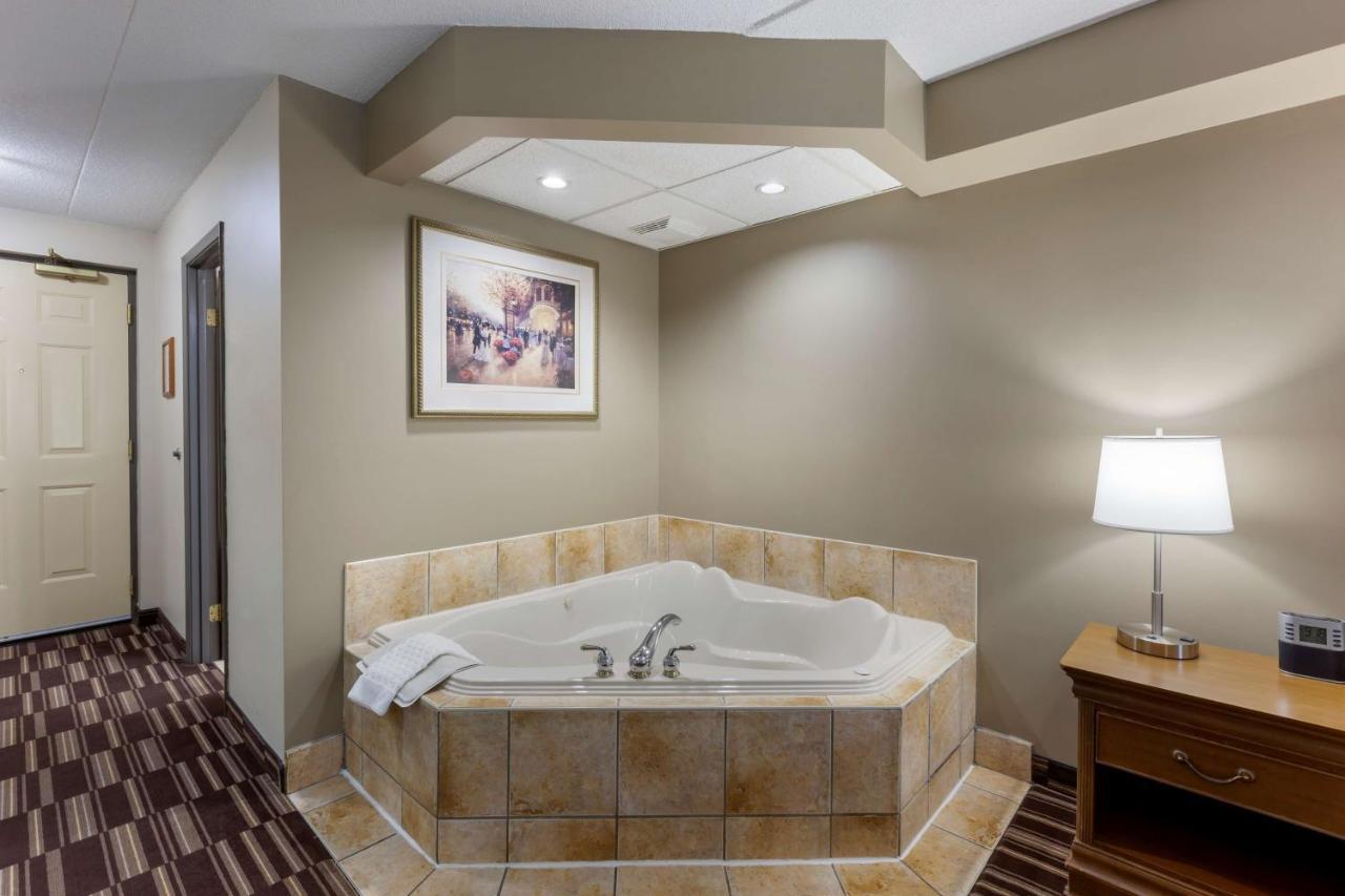 Best Western Plus Orillia Hotel Экстерьер фото