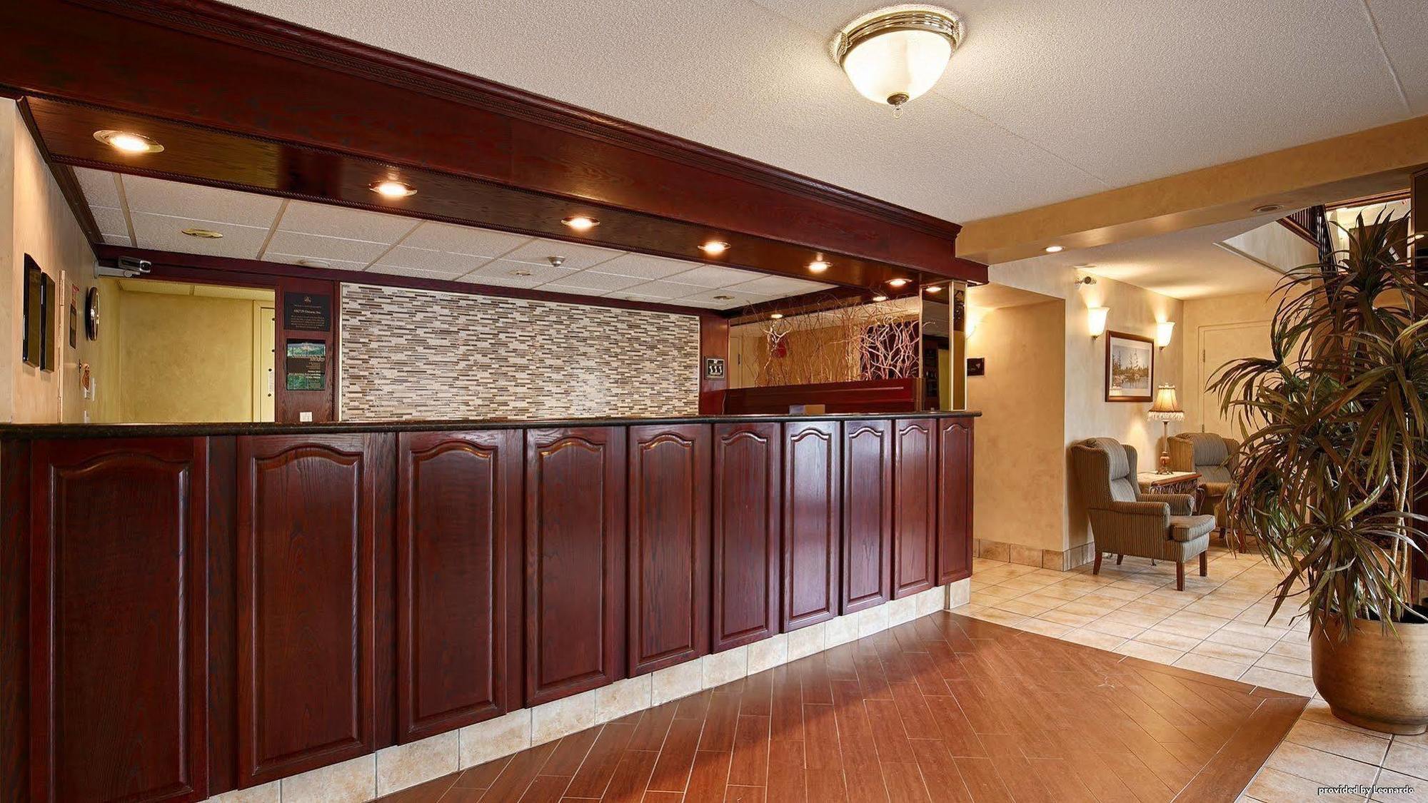 Best Western Plus Orillia Hotel Экстерьер фото