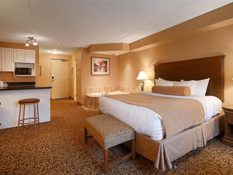 Best Western Plus Orillia Hotel Экстерьер фото