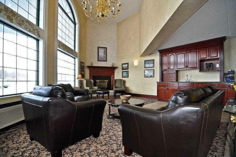 Best Western Plus Orillia Hotel Экстерьер фото