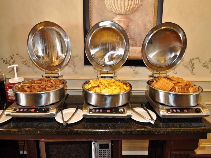 Best Western Plus Orillia Hotel Экстерьер фото